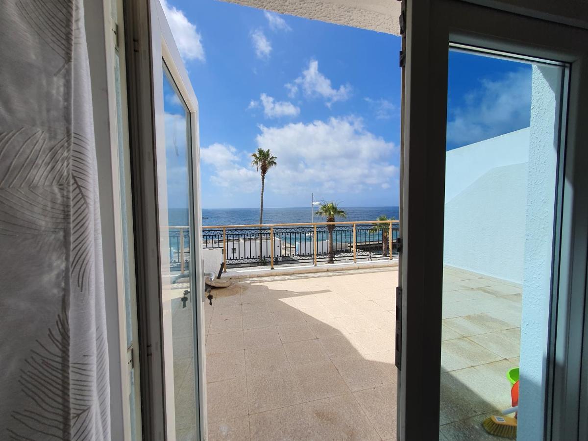 Poseidon 51 - Beachfront Two Bedroom Apartment 파포스 외부 사진