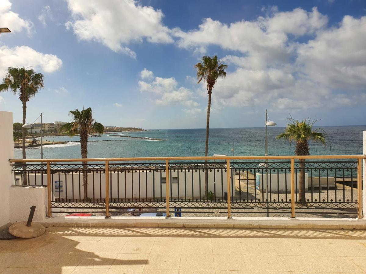 Poseidon 51 - Beachfront Two Bedroom Apartment 파포스 외부 사진