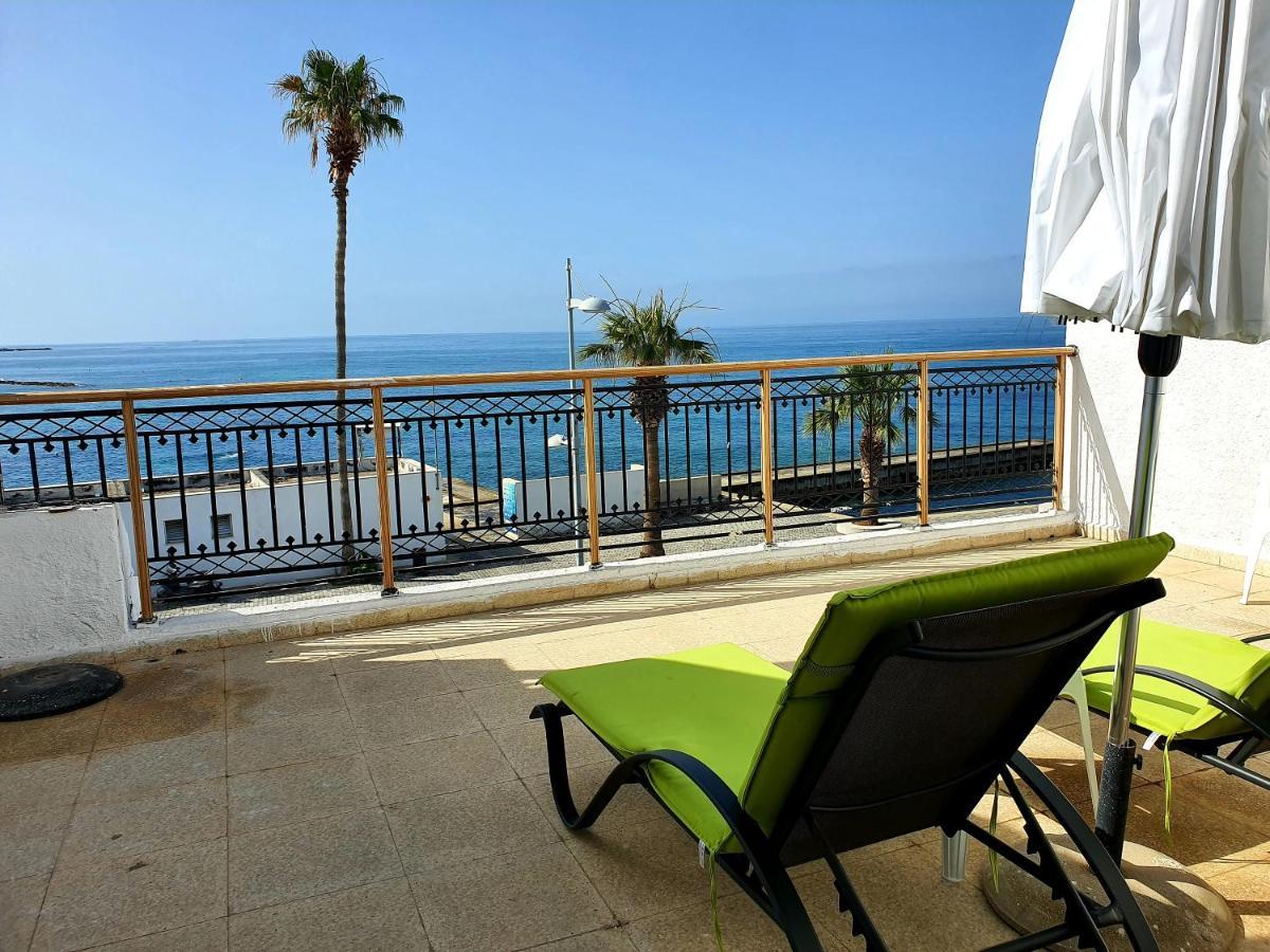 Poseidon 51 - Beachfront Two Bedroom Apartment 파포스 외부 사진